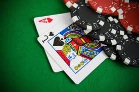 Tampilan live dealer blackjack dan roulette di aplikasi mobile keraton togel dengan kualitas streaming HD